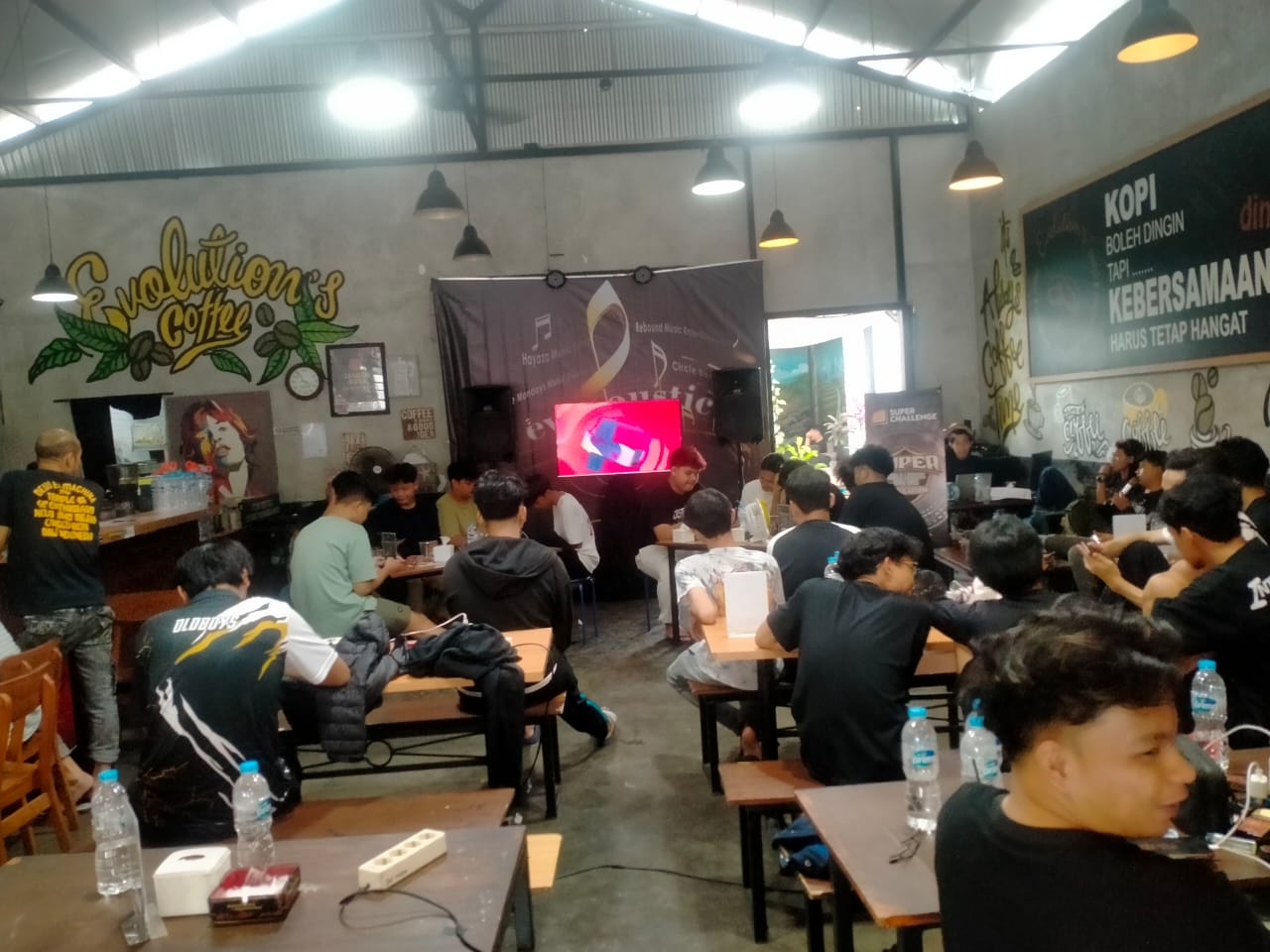 Nongkrong Sambil Main Game, Super Challenge Suport Para Remaja Kuningan