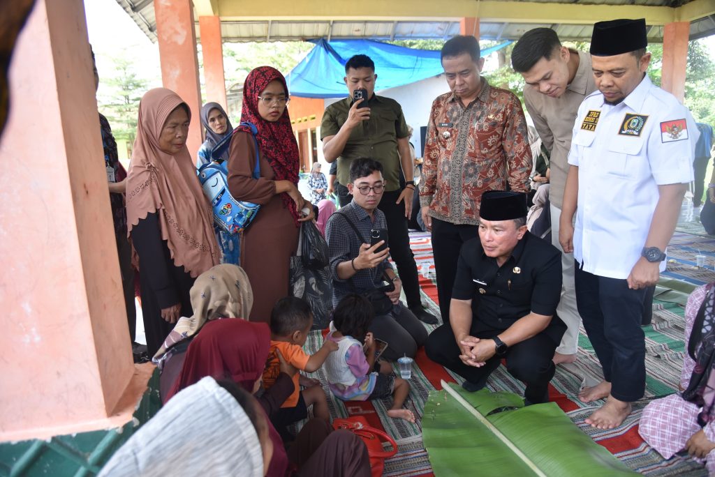 Bupati Dorong Ekonomi Mandiri, Pedagang Sorabi Dapat Stimulus Rp 1 Juta