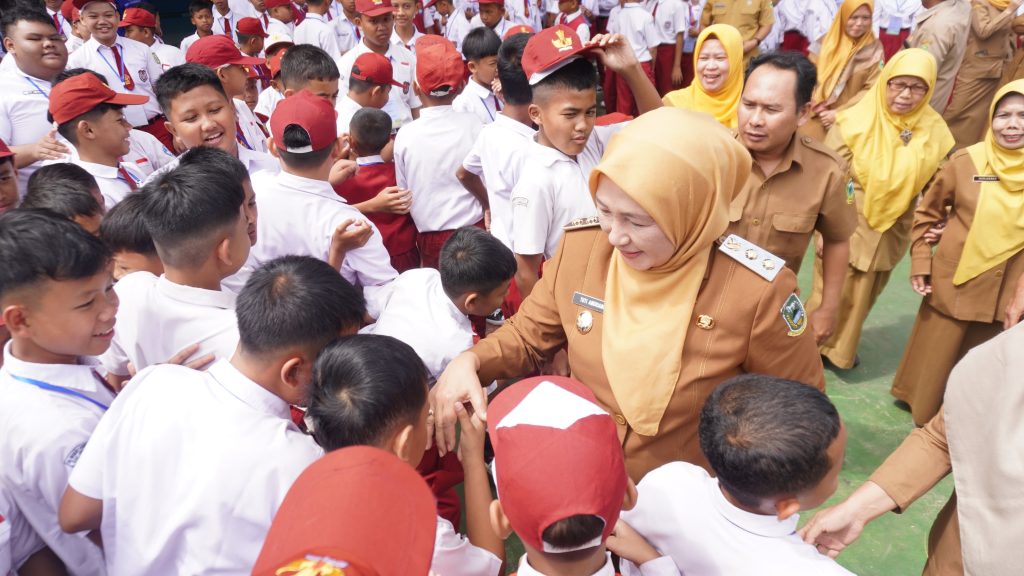 Wabup Tinjau MPLS di SMPN 4 Kuningan, Ingatkan Siswa Jauhi Bullying dan Narkoba